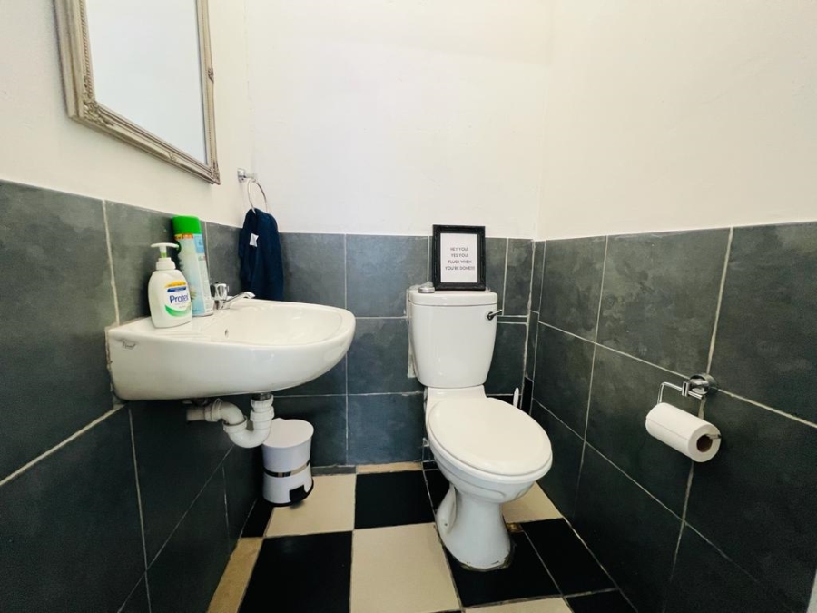 To Let commercial Property for Rent in Salt River Western Cape